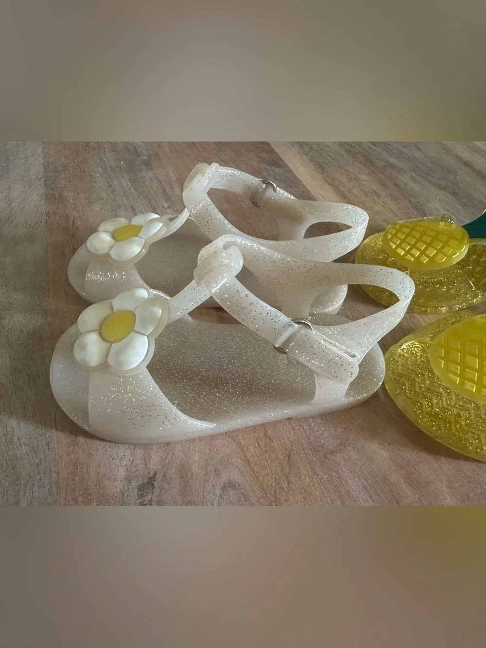 Old Navy Toddler Jelly Sandal 2 Pair Bundle Size 6 | Pineapple & Daisy Glitter🍍🌼